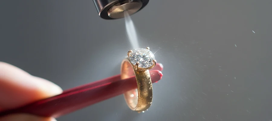 jewelry-cleaning-at-jefferson-estate-jewelers